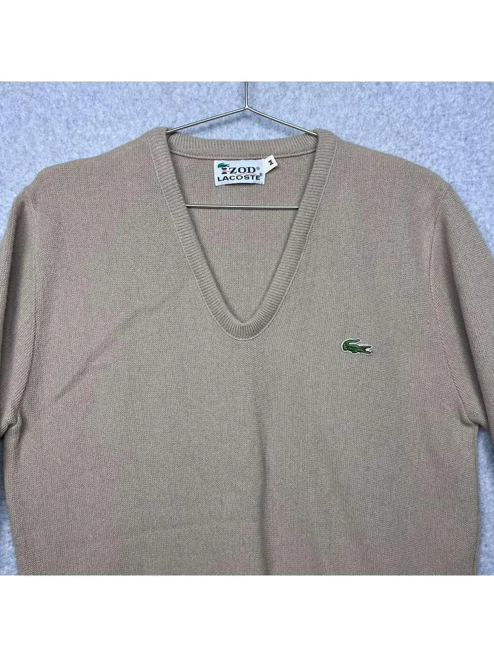 VTG Izod Lacoste Tan V-Neck Sweater M Camel Alligator Logo Old Money Preppy 90s